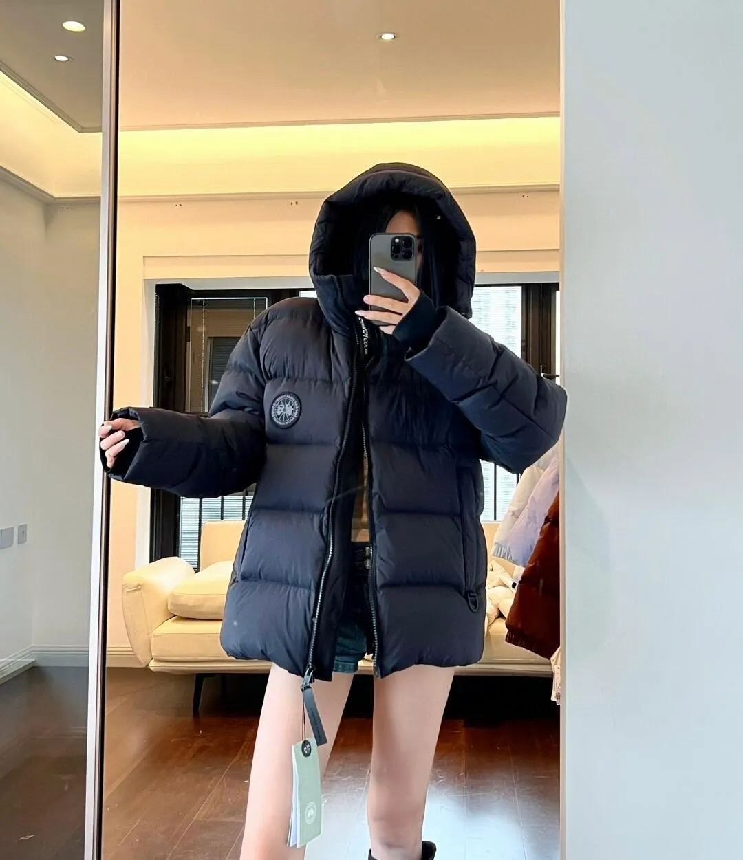 P880 Big Goose Ouyang Nana Second Generation (higher version) Canada goose Canada Goose Black Label Down Jacket A must-have in the outerwear world, the Big Goose Black Label down jacket! The latest designer styles! The goose down jacket has always been a popular element of fashion and is loved by experts from all walks of life! Fashionable hooded cut, high-end customer-supplied fine goose down, high resilience, smooth zipper, strong and firm. Pockets on both sides can store small items, free your hands, and you can go out without worries. It can also meet the need of putting your hands in your pockets👏👏Produced by Big Goose, it can be used as a group uniform by many celebrities. This down jacket uses a double-layer anti-down lining design, which has strong windproof performance and will be very warm in winter! Newly labeled white duck down filling, high fluffiness, windproof hooded design. When walking outdoors, pull the collar to the highest position, put your hands in the pockets and it will be very warm. It can be easily controlled by all body types! The interior is equipped with an elastic snow skirt design for better wrapping. The simple and neat style design highlights the masculine temperament. The impeccable style is classic and never goes out of style. It is warm and practical, and it is versatile! You can enter with your eyes closed!  Color: Black Khaki Size: XS-XXL